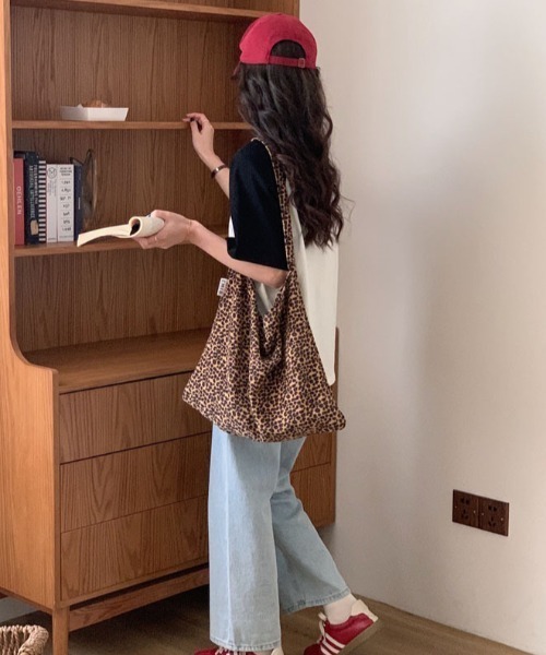 Vipoa(ヴィポア)の「Retro leopard big shoulder bag(トートバッグ・レディース・アイボリー/ブラウン・FREE)」の14枚目の写真