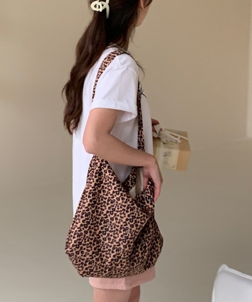 Vipoa(ヴィポア)の「Retro leopard big shoulder bag(トートバッグ・レディース・アイボリー/ブラウン・FREE)」の13枚目の写真