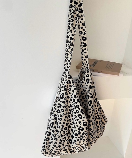 Vipoa(ヴィポア)の「Retro leopard big shoulder bag(トートバッグ・レディース・アイボリー/ブラウン・FREE)」の3枚目の写真