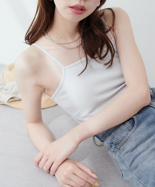 natural couture(ナチュラルクチュール)の「ラメフライスカップ付スクエアキャミ(キャミソール・レディース・ライトグレー/ブラック/ピンクベージュ・FREE)」の2枚目の写真