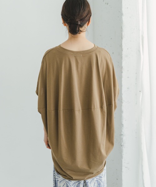 ITEMS URBANRESEARCH（アイテムズ アーバンリサーチ）の「『吸水速乾』ドライタッチバックタックプルオーバー（Tシャツ/カットソー・レディース・ブラック/オフホワイト/ブラウン・FREE）」の17枚目の写真