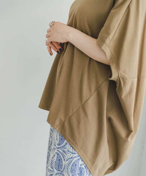 ITEMS URBANRESEARCH（アイテムズ アーバンリサーチ）の「『吸水速乾』ドライタッチバックタックプルオーバー（Tシャツ/カットソー・レディース・ブラック/オフホワイト/ブラウン・FREE）」の14枚目の写真