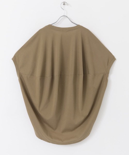 ITEMS URBANRESEARCH（アイテムズ アーバンリサーチ）の「『吸水速乾』ドライタッチバックタックプルオーバー（Tシャツ/カットソー・レディース・ブラック/オフホワイト/ブラウン・FREE）」の9枚目の写真