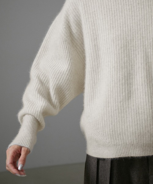 SALON adam et rope'(サロン アダム エ ロペ)の「FOXWOOLクルーネックPO(ニット/セーター・レディース・ホワイト系その他5/グリーン系その他/チャコールグレー・FREE)」の10枚目の写真