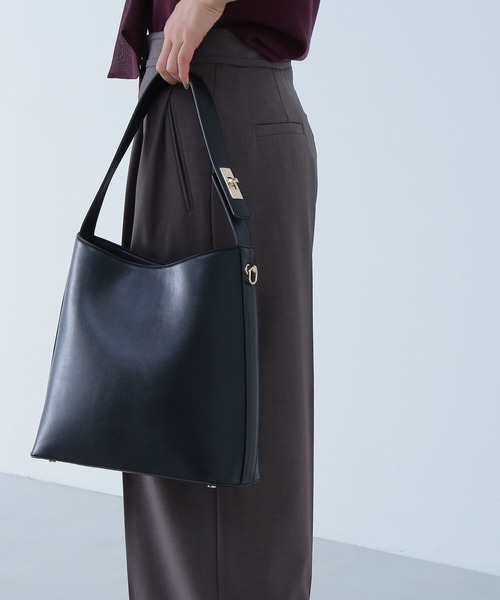 NATURAL BEAUTY BASIC（ナチュラルビューティーベーシック）の「◇【Oggi掲載】マンハッタンショルダーバッグ（ショルダーバッグ・レディース・グレイッシュベージュ/ワイン/ブラック・ﾌﾘ-）」の6枚目の写真