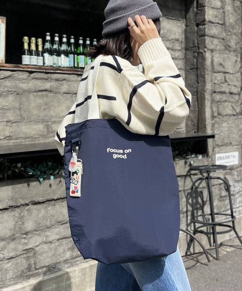 CPCM（シーピーシーエム）の「【ASUKA's企画】撥水ナイロン2WAYバッグ（ショルダーバッグ・レディース・ネイビー/アイボリー/チャコールグレー・FREE）」の3枚目の写真