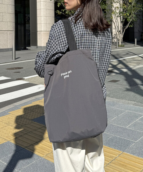 CPCM(シーピーシーエム)の「【ASUKA's企画】撥水ナイロン2WAYバッグ(ショルダーバッグ・レディース・ネイビー/アイボリー/チャコールグレー・FREE)」の2枚目の写真