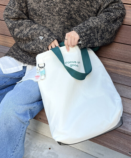 CPCM(シーピーシーエム)の「【ASUKA's企画】撥水ナイロン2WAYバッグ(ショルダーバッグ・レディース・ネイビー/アイボリー/チャコールグレー・FREE)」の6枚目の写真