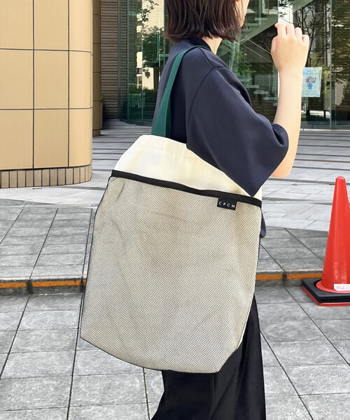 CPCM（シーピーシーエム）の「【ASUKA's企画】撥水ナイロン2WAYバッグ（ショルダーバッグ・レディース・ネイビー/アイボリー/チャコールグレー・FREE）」の8枚目の写真