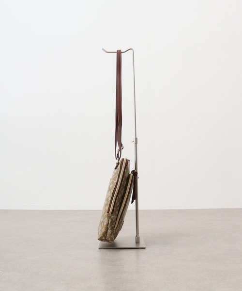 christian olivier(クリスチャンオリビエ)の「CHRITIAN OLIVIER タテ型 マルチ ポシェット(ショルダーバッグ・レディース・モカ/チョコ/ブラウン系その他/ネイビー系・FREE)」の16枚目の写真