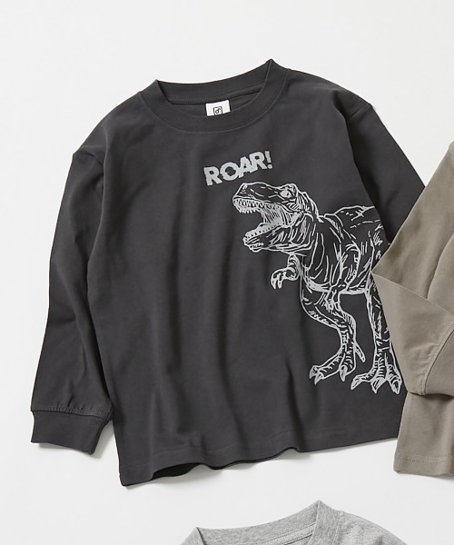 devirock（デビロック）の「綿100% デビラボ プリント袖リブ 長袖Tシャツ（Tシャツ/カットソー・キッズ・グレー系その他/ブラック系その他2/ブルー系その他2/ホワイト系その他/オレンジ系その他2/ブラック系その他4/オレンジ系その他/ブラック系その他/ブラック系その他3/グレー系その他6/ブルー系その他/グレー系その他2/グレー系その他3/グリーン系その他/グレー系その他4/グレー系その他5・90cm/100cm/110cm/120cm/130cm/140cm/150cm/160cm）」の2枚目の写真