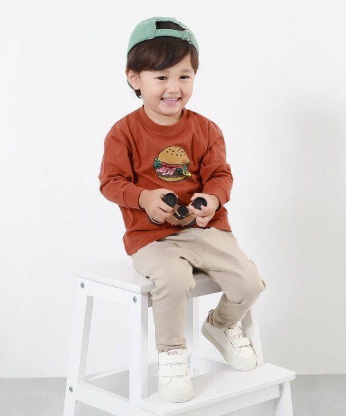 devirock（デビロック）の「綿100% デビラボ プリント袖リブ 長袖Tシャツ（Tシャツ/カットソー・キッズ・グレー系その他/ブラック系その他2/ブルー系その他2/ホワイト系その他/オレンジ系その他2/ブラック系その他4/オレンジ系その他/ブラック系その他/ブラック系その他3/グレー系その他6/ブルー系その他/グレー系その他2/グレー系その他3/グリーン系その他/グレー系その他4/グレー系その他5・90cm/100cm/110cm/120cm/130cm/140cm/150cm/160cm）」の18枚目の写真