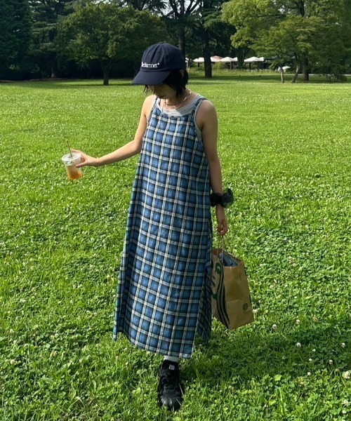 nemne store(ネンネストア)の「【低身長サイズあり】チェック柄キャミワンピース(ワンピース・レディース・ブルー/レッド・SMALL/MEDIUM)」の2枚目の写真