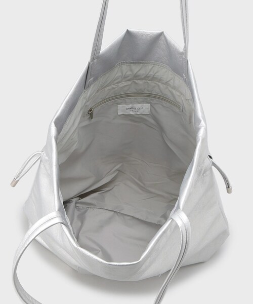 OPAQUE.CLIP（オペークドットクリップ）の「【A4サイズ対応】ソフト合皮巾着ドローストリングトートバッグ（トートバッグ・レディース・ブラック/ブラウン系/シルバー/ライトグレー/ボルドー・00）」の12枚目の写真