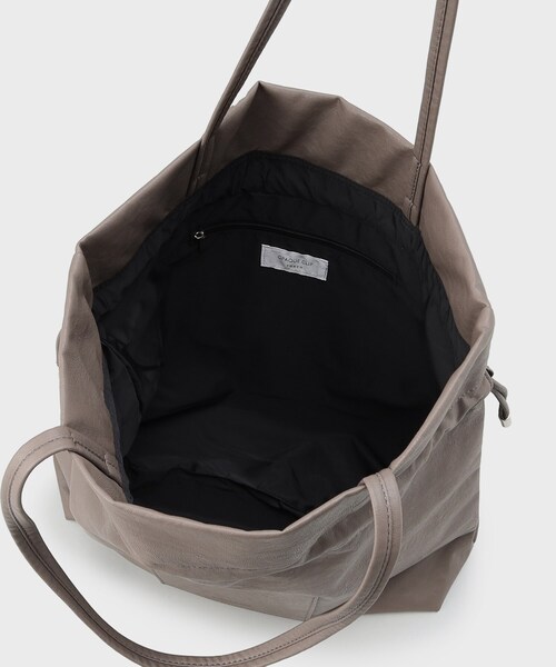 OPAQUE.CLIP（オペークドットクリップ）の「【A4サイズ対応】ソフト合皮巾着ドローストリングトートバッグ（トートバッグ・レディース・ブラック/ブラウン系/シルバー/ライトグレー/ボルドー・00）」の15枚目の写真