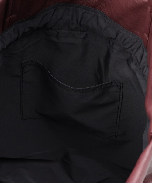 OPAQUE.CLIP（オペークドットクリップ）の「【A4サイズ対応】ソフト合皮巾着ドローストリングトートバッグ（トートバッグ・レディース・ブラック/ブラウン系/シルバー/ライトグレー/ボルドー・00）」の18枚目の写真