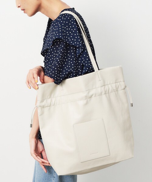 OPAQUE.CLIP（オペークドットクリップ）の「【A4サイズ対応】ソフト合皮巾着ドローストリングトートバッグ（トートバッグ・レディース・ブラック/ブラウン系/シルバー/ライトグレー/ボルドー・00）」の22枚目の写真