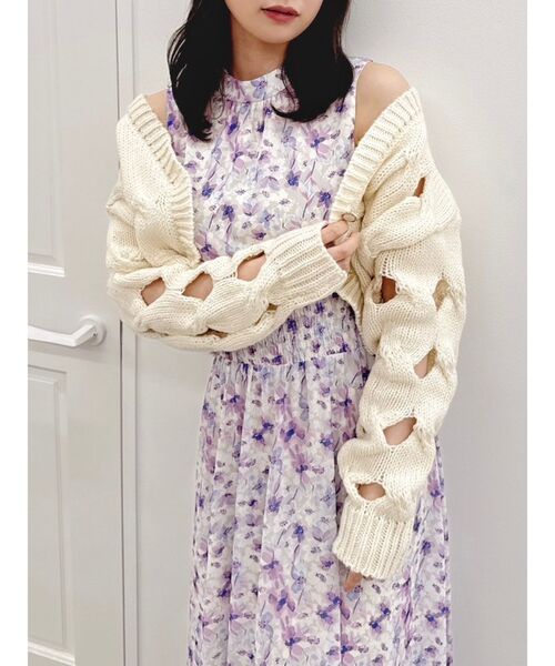 dazzlin（ダズリン）の「スリットケーブルニットカーディガン（カーディガン/ボレロ・レディース・ブラック/パープル/グリーン/オフホワイト・FREE）」の2枚目の写真