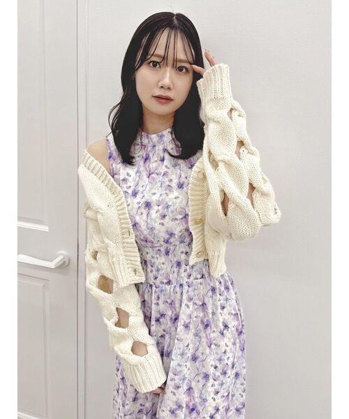 dazzlin（ダズリン）の「スリットケーブルニットカーディガン（カーディガン/ボレロ・レディース・ブラック/パープル/グリーン/オフホワイト・FREE）」の6枚目の写真