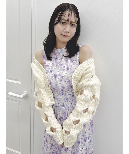 dazzlin（ダズリン）の「スリットケーブルニットカーディガン（カーディガン/ボレロ・レディース・ブラック/パープル/グリーン/オフホワイト・FREE）」の7枚目の写真