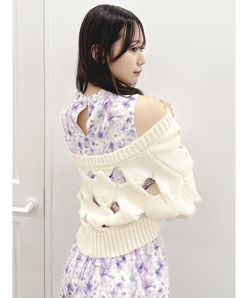 dazzlin（ダズリン）の「スリットケーブルニットカーディガン（カーディガン/ボレロ・レディース・ブラック/パープル/グリーン/オフホワイト・FREE）」の8枚目の写真