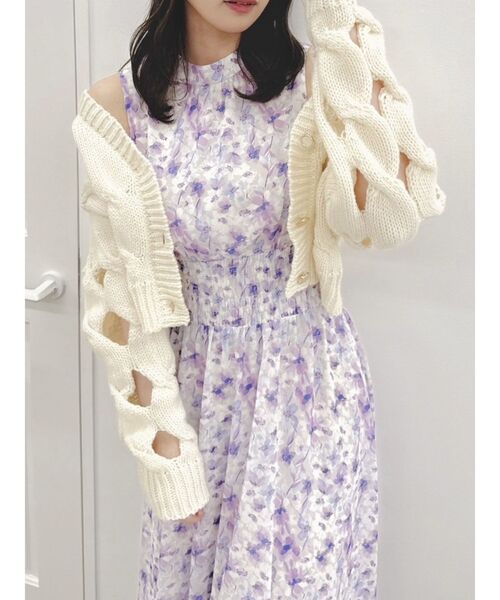 dazzlin（ダズリン）の「スリットケーブルニットカーディガン（カーディガン/ボレロ・レディース・ブラック/パープル/グリーン/オフホワイト・FREE）」の11枚目の写真