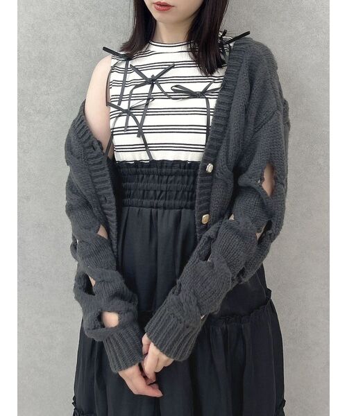 dazzlin（ダズリン）の「スリットケーブルニットカーディガン（カーディガン/ボレロ・レディース・ブラック/パープル/グリーン/オフホワイト・FREE）」の17枚目の写真