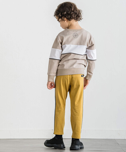 BeBe（ベベ）の「ツイルニットサイドテープロングパンツ(90~150cm)（スウェットパンツ・キッズ・イエロー/ブラック・110cm/120cm/130cm/140cm/150cm/100cm/90cm）」の4枚目の写真