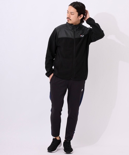 FILA(フィラ)の「マイクロフリース 切り替えスタンドジャケット フルジップブルゾン(ブルゾン・メンズ・ネイビー/ブラック/ダークブルー・MEDIUM/LARGE/X-LARGE)」の4枚目の写真