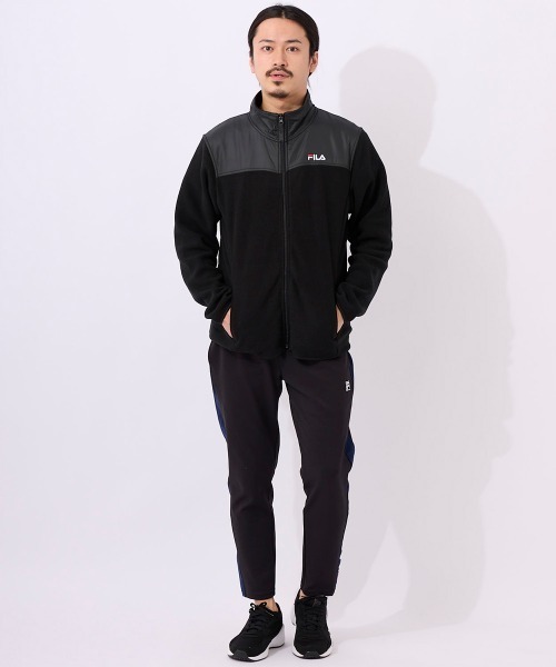 FILA(フィラ)の「マイクロフリース 切り替えスタンドジャケット フルジップブルゾン(ブルゾン・メンズ・ネイビー/ブラック/ダークブルー・MEDIUM/LARGE/X-LARGE)」の5枚目の写真