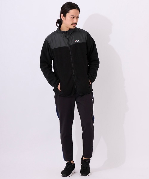 FILA(フィラ)の「マイクロフリース 切り替えスタンドジャケット フルジップブルゾン(ブルゾン・メンズ・ネイビー/ブラック/ダークブルー・MEDIUM/LARGE/X-LARGE)」の6枚目の写真