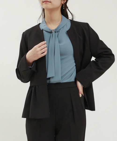 TRUDEA(トルディア)の「ノーカラー ペプラムジャケット(ノーカラージャケット・レディース・ライトグレー/ブラック/チャコールグレー・MEDIUM/LARGE)」の13枚目の写真
