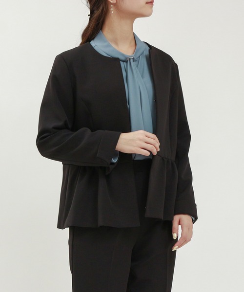 TRUDEA(トルディア)の「ノーカラー ペプラムジャケット(ノーカラージャケット・レディース・ライトグレー/ブラック/チャコールグレー・MEDIUM/LARGE)」の17枚目の写真