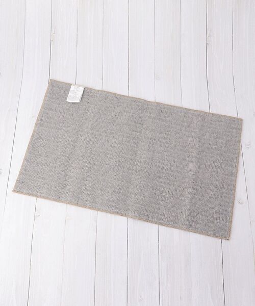 one'sterrace（ワンズテラス）の「プリント マット ライオン（ラグ/マット・レディース・レッド系9・99）」の3枚目の写真