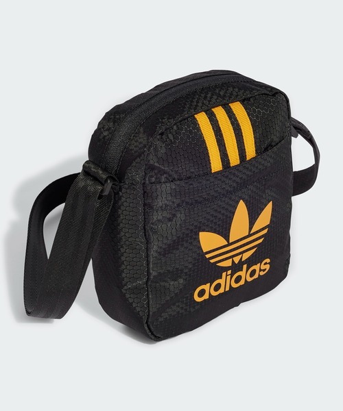 adidas（アディダス）の「スモールアイテム バッグ / アディダスオリジナルス adidas Originals（ショルダーバッグ・メンズ・ブラック・FREE）」の3枚目の写真