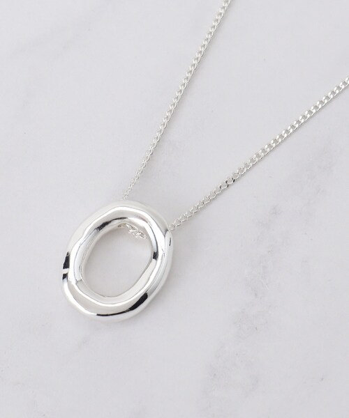 INDIVI（インディヴィ）の「【サイズフリー調整】ワントップデザインバリエネックレス（ネックレス・レディース・ゴールド/シルバー系5/シルバー/ゴールド系5・00）」の2枚目の写真