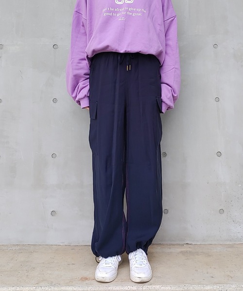 Q（キュー）の「カーゴワイドパンツ（カーゴパンツ・レディース・オリーブ/ネイビー・MEDIUM）」の6枚目の写真