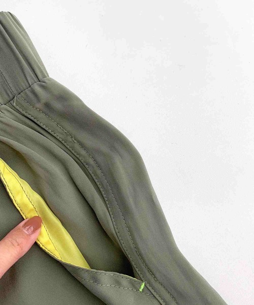 Q（キュー）の「カーゴワイドパンツ（カーゴパンツ・レディース・オリーブ/ネイビー・MEDIUM）」の14枚目の写真