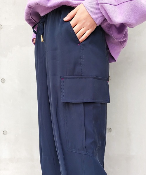 Q（キュー）の「カーゴワイドパンツ（カーゴパンツ・レディース・オリーブ/ネイビー・MEDIUM）」の9枚目の写真