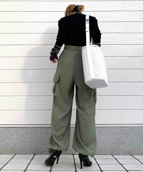 Q（キュー）の「カーゴワイドパンツ（カーゴパンツ・レディース・オリーブ/ネイビー・MEDIUM）」の20枚目の写真