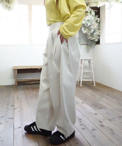 CORNERS（コーナーズ）の「ツイルサイドタックコクーンパンツ（チノパンツ・レディース・ベージュ/カーキ/アイボリー/ブラック・M）」の6枚目の写真