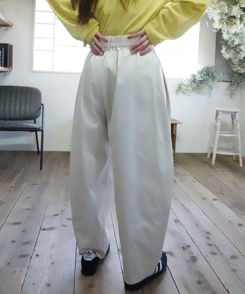 ツイルサイドタックコクーンパンツ（チノパンツ）｜CORNERS