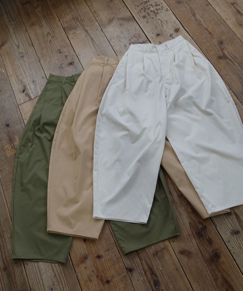 CORNERS（コーナーズ）の「ツイルサイドタックコクーンパンツ（チノパンツ・レディース・ベージュ/カーキ/アイボリー/ブラック・M）」の12枚目の写真