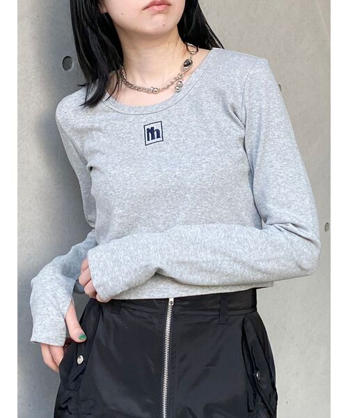 MURUA（ムルーア）の「マークロゴクロップドトップス（Tシャツ/カットソー・レディース・ブラック/グレー/ホワイト/ピンク/ネイビー・FREE）」の4枚目の写真