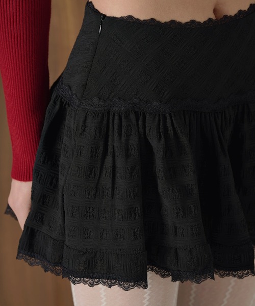 FOLLOWIN（フォロウィン）の「バレエコアローウエストレースミニスカート（スカート・レディース・ブラック/ホワイト・LARGE/MEDIUM/SMALL）」の12枚目の写真