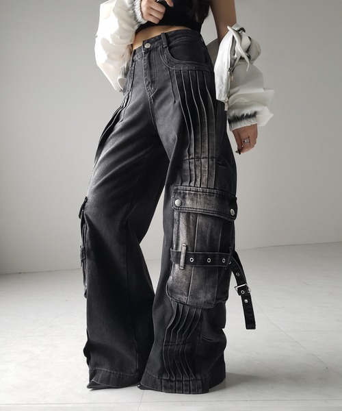 me+em select(ミームセレクト)の「【 4size 】カーゴプリーツブラックヴィンテージワイドデニム /cargo pleated black vintage wide denim(デニムパンツ・レディース・ブラック・X-LARGE/LARGE/MEDIUM/SMALL)」の1枚目の写真