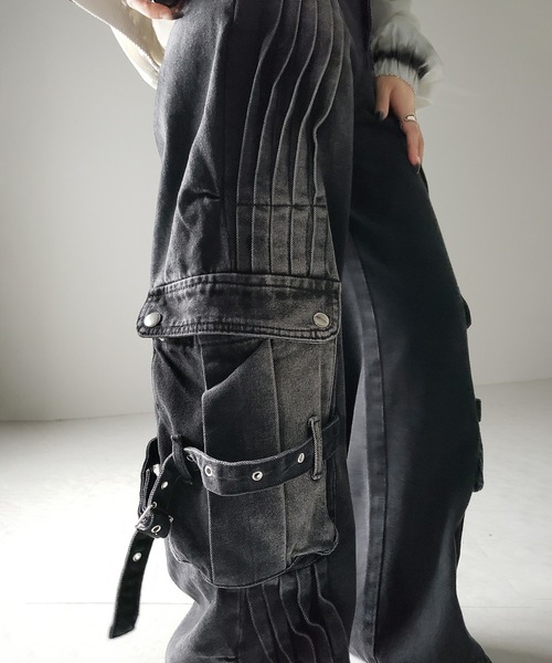 me+em select(ミームセレクト)の「【 4size 】カーゴプリーツブラックヴィンテージワイドデニム /cargo pleated black vintage wide denim(デニムパンツ・レディース・ブラック・X-LARGE/LARGE/MEDIUM/SMALL)」の4枚目の写真