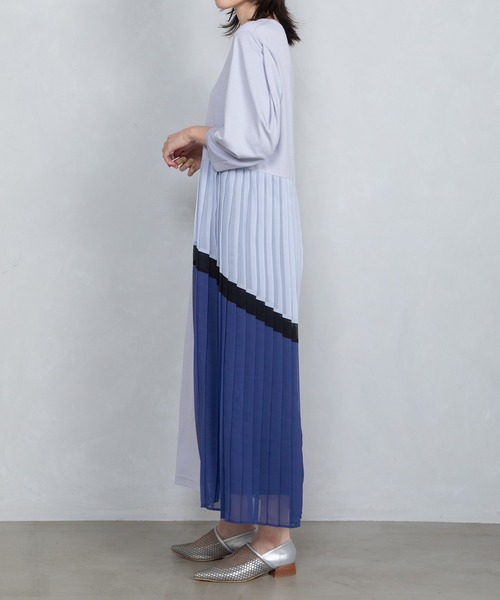 MARECHAL TERRE（マルシャルテル）の「サイドプリーツワンピース（ワンピース・レディース・グレー/ブラック/グレイッシュベージュ/ライトブルー・MEDIUM）」の11枚目の写真