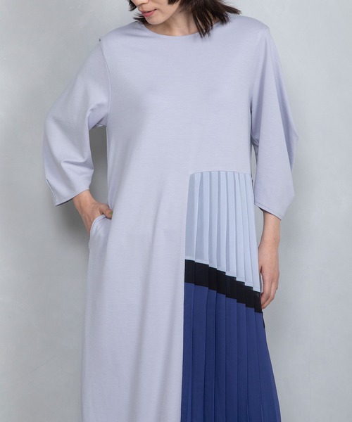 MARECHAL TERRE（マルシャルテル）の「サイドプリーツワンピース（ワンピース・レディース・グレー/ブラック/グレイッシュベージュ/ライトブルー・MEDIUM）」の13枚目の写真