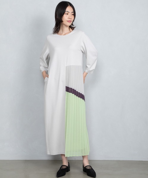 MARECHAL TERRE（マルシャルテル）の「サイドプリーツワンピース（ワンピース・レディース・グレー/ブラック/グレイッシュベージュ/ライトブルー・MEDIUM）」の18枚目の写真